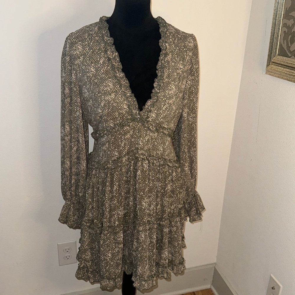 She + Sky Boho tiered animal print V neck cleavage‎ ruffle detail dress Sz L